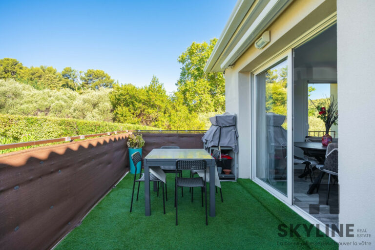 Appartement type 3 avec terrasse et double box