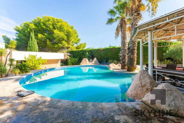 Maison d&rsquo;architecte de 320m² sur un terrain de 2000 m²