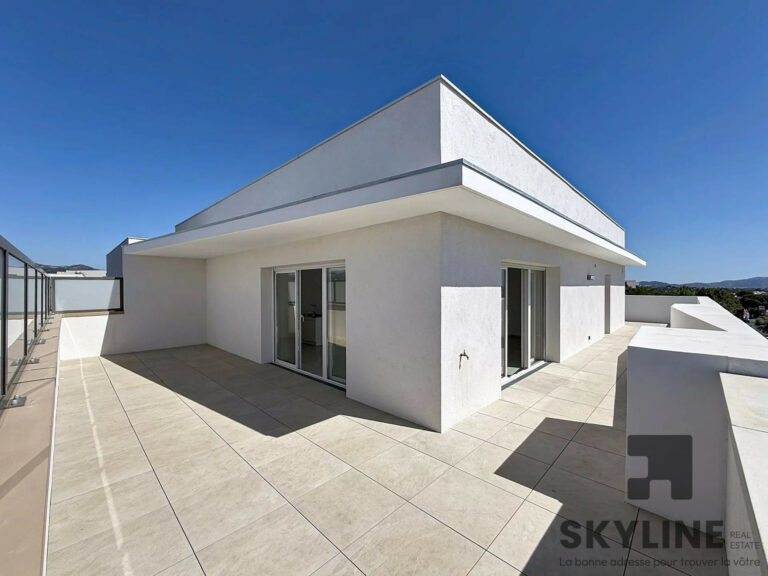 T4 Dernier Étage – Terrasse 80m² – Stationnements